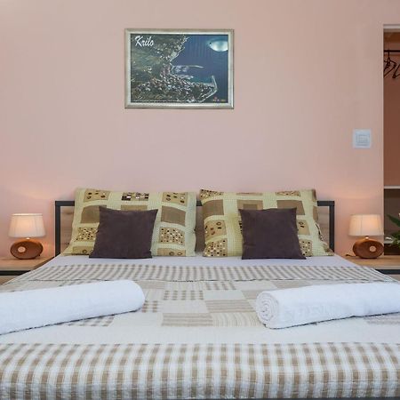 Apartments Verica - 15 M From Beach Krilo Esterno foto