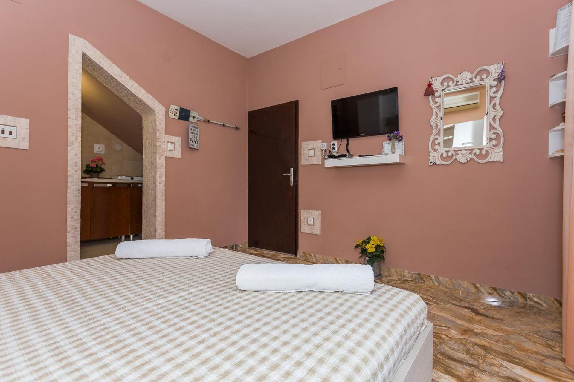 Apartments Verica - 15 M From Beach Krilo Esterno foto